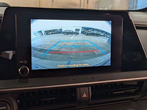 Used 2023 Toyota Prius LE FWD image 17