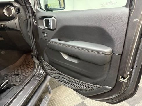 Used 2022 Jeep Wrangler Unlimited Rubicon w/ Trailer Tow Package image 41