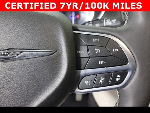 Used 2023 Chrysler Pacifica Touring-L image 22