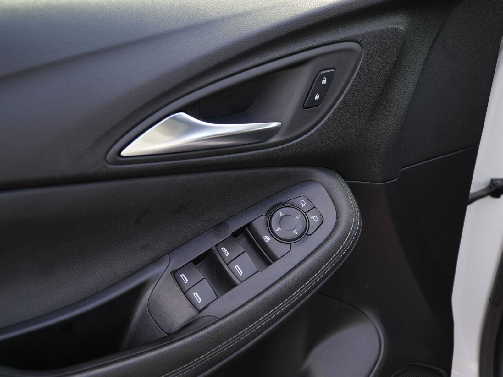 Used 2023 Buick Encore GX Preferred w/ Cold Weather Comfort Package FWD image 5