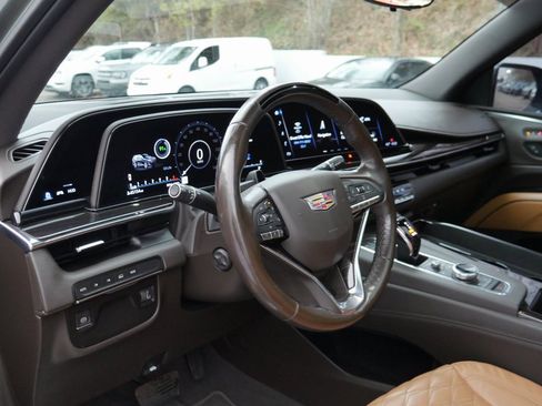 Used 2023 Cadillac Escalade ESV Premium Luxury image 10