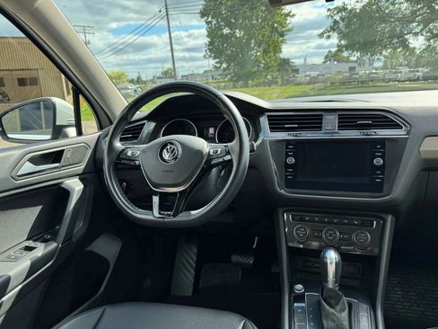 Used 2019 Volkswagen Tiguan SE w/ Panoramic Sunroof Package image 14