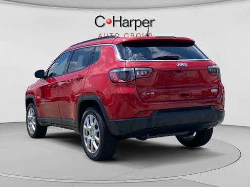 Used 2023 Jeep Compass Latitude w/ Sun and Sound Group AWD/4WD image 5