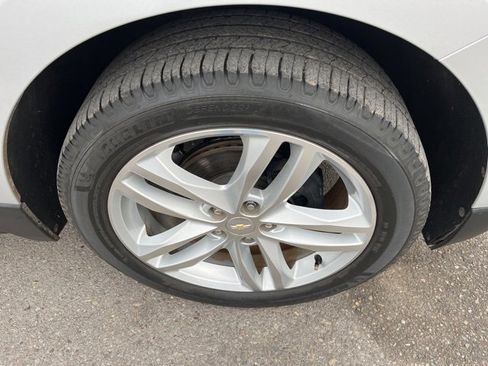 Used 2021 Chevrolet Equinox Premier image 16