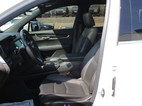 Used 2021 Cadillac XT6 Premium Luxury image 18