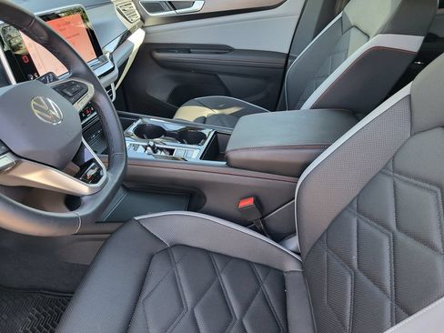 Used 2025 Volkswagen Atlas Peak Edition SE AWD/4WD image 26