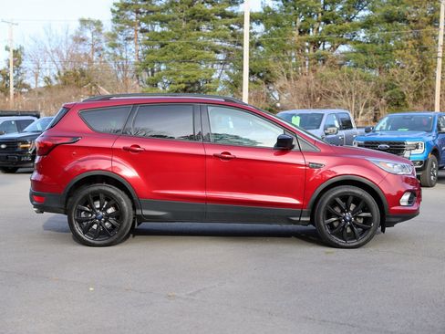 Used 2019 Ford Escape SE image 4