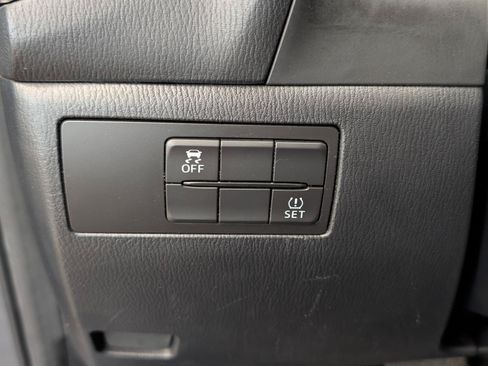 Used 2018 MAZDA MAZDA3 Touring FWD image 37