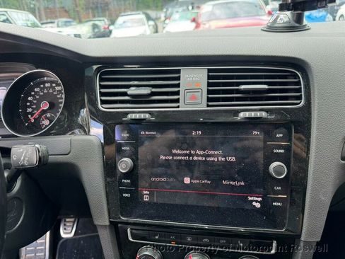 Used 2018 Volkswagen GTI SE image 12