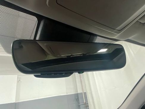 Used 2020 Toyota Highlander XLE AWD/4WD image 23