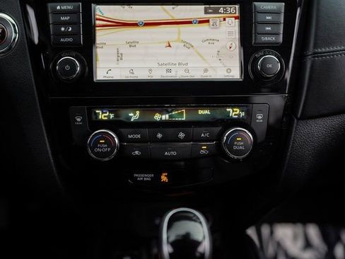 Used 2020 Nissan Rogue SL FWD image 32