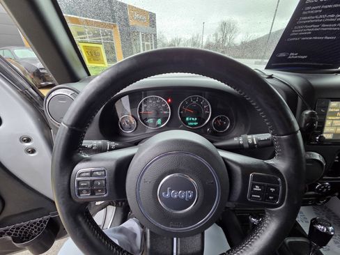 Used 2018 Jeep Wrangler Unlimited Sport S image 11