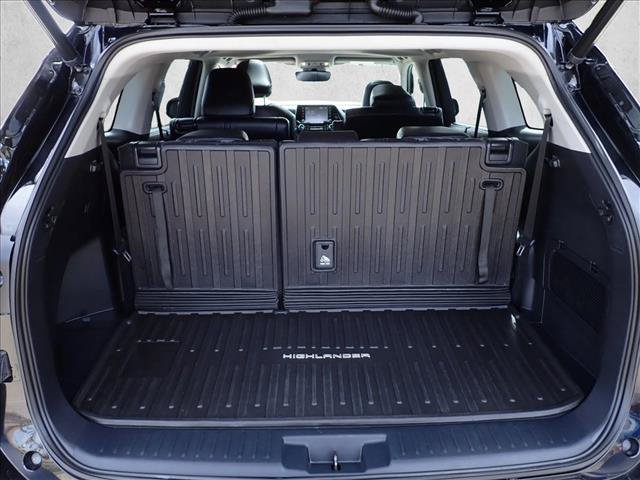 Used 2022 Toyota Highlander XLE AWD/4WD image 8