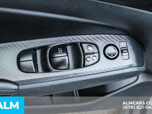 Used 2025 Nissan Altima 2.5 SV FWD image 40