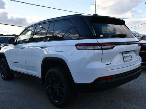 New 2025 Jeep Grand Cherokee Limited w/ Trailer Tow Package AWD/4WD image 4