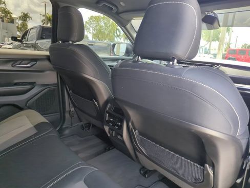 Used 2025 Jeep Grand Cherokee Laredo w/ Luxury Tech Group I RWD image 23
