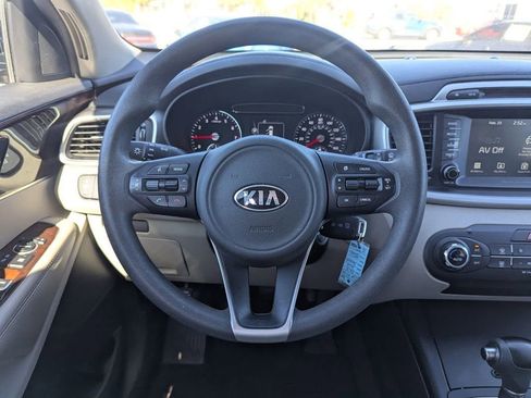 Used 2018 Kia Sorento LX image 12