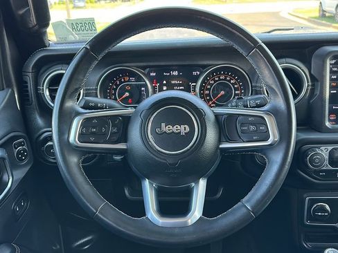 Used 2018 Jeep Wrangler Unlimited Sahara image 12