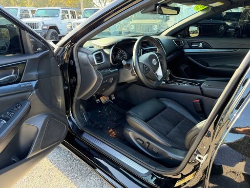 Used 2023 Nissan Maxima SR w/ Sport Mat Group image 15