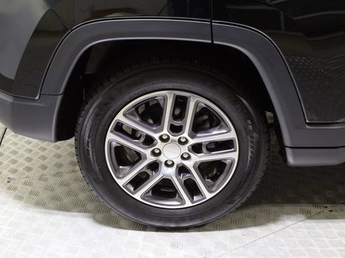 Used 2020 Jeep Compass Latitude FWD image 35