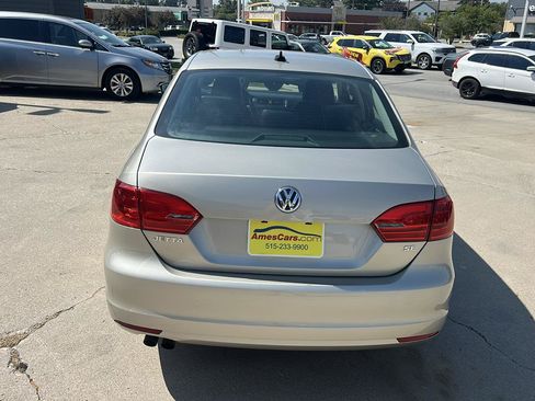 Used 2014 Volkswagen Jetta SE FWD image 4