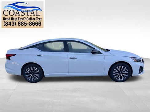 Used 2024 Nissan Altima 2.5 SV FWD image 5