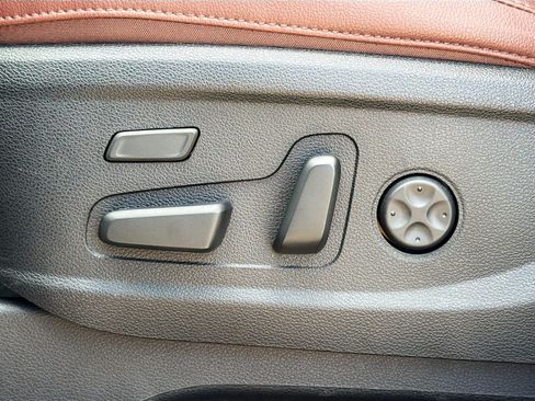 Used 2025 Kia Telluride SX w/ SX Captain's Chair Package FWD image 26
