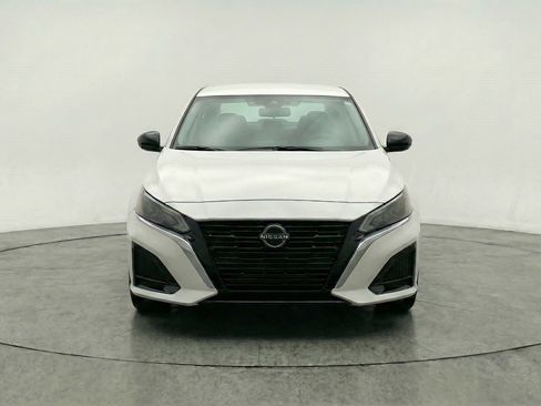 Used 2025 Nissan Altima 2.5 SV image 2
