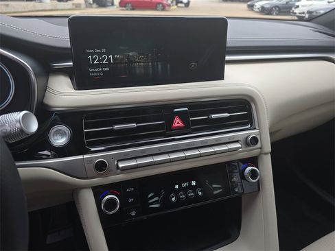 Used 2026 Genesis G70 2.5T image 19