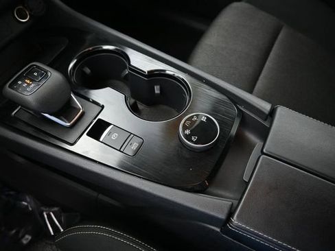 Used 2025 Nissan Rogue SV AWD/4WD image 32