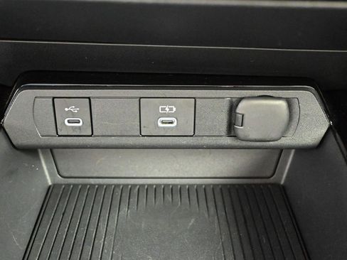 Used 2024 Toyota Prius XLE image 22