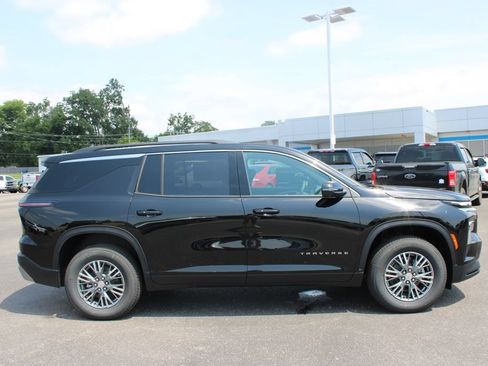 New 2027 Chevrolet Traverse LT w/ Driver Confidence Package FWD image 11
