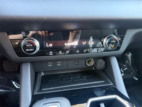 New 2026 Mitsubishi Outlander SE image 21