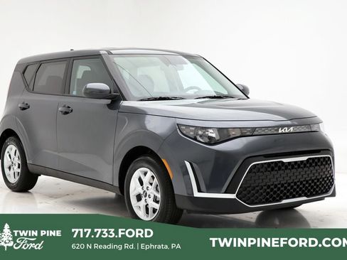 Used 2025 Kia Soul LX FWD image 1