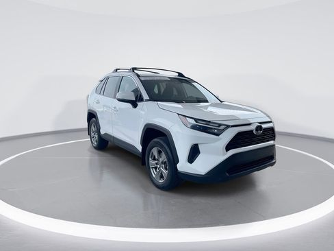 Used 2024 Toyota RAV4 XLE AWD/4WD image 2