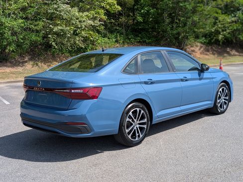 Used 2025 Volkswagen Jetta Sport image 9