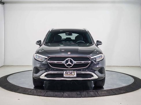 Used 2025 Mercedes-Benz GLC 300 4MATIC image 2