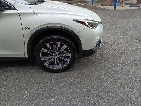 Used 2017 INFINITI QX30 Premium w/ Navigation Package AWD/4WD image 9