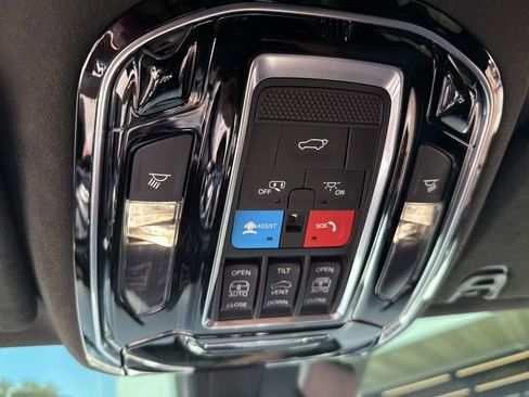 Used 2024 Jeep Grand Wagoneer Series III w/ Quick Order Packagew 28T image 12