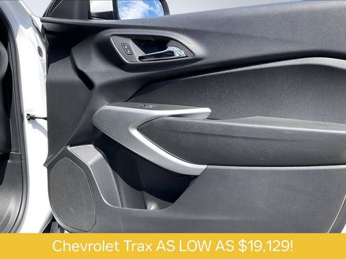 Used 2024 Chevrolet Trax LS w/ LS Convenience Package FWD image 23