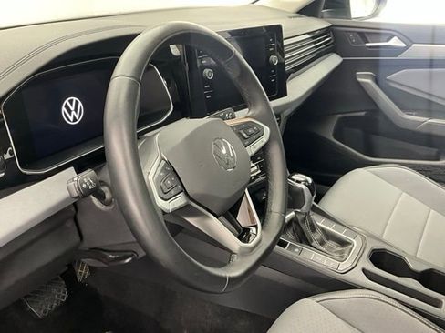 Used 2025 Volkswagen Jetta SE FWD image 17