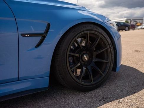 Used 2017 BMW M3 RWD image 9
