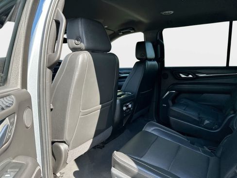Used 2023 GMC Yukon XL Denali AWD/4WD image 12