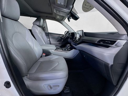 Used 2021 Toyota Highlander Limited image 31