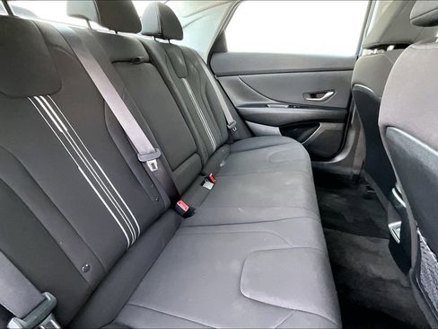 Used 2025 Hyundai Elantra SEL image 25