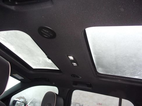 Used 2023 Chevrolet Traverse Premier image 16