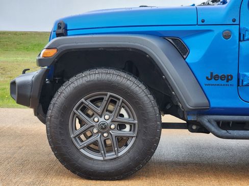 Used 2024 Jeep Wrangler Unlimited Sport AWD/4WD image 13