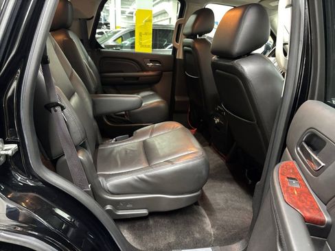 Used 2014 Cadillac Escalade Premium image 18