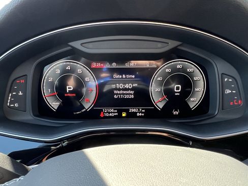 Used 2024 Audi Q8 Premium AWD/4WD image 21
