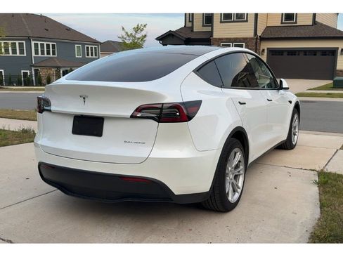 Used 2023 Tesla Model Y Long Range AWD/4WD image 3